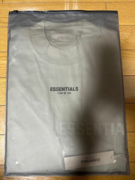 Essentials クルーネックTシャツ　Sサイズ