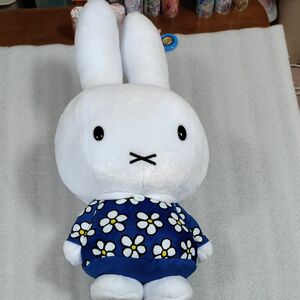 大きな miffy ぬいぐるみ 特大サイズ BIGぬいぐるみ ミッフィー長さ55ｃｍ幅30ｃｍ