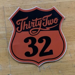 THIRTYTWO サーティーツー 【 STICKER】 茶色 7cm 新品正規（郵便送料込み）