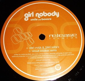 d*tab 試聴 Girl Nobody: Smile And Beware ['04 House]