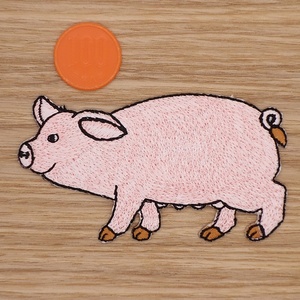 【Ｍサイズ】アイロンワッペン NO.1082 豚 ブタ ＰＩＧ ぶた 養豚 豚肉アップリケ 【郵便定形】