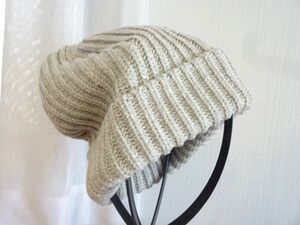 （UNIQLO）ユニクロ　編み込みハット　ヒートテック 灰色帽子　ニット帽　サイズ５６cm〜５９cm　キャップ　帽子