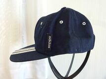（adidas）アディダス　紺色帽子　メンズ・レディース　サイズ５７cm〜５９cm　キャップ　帽子　3本線_画像4