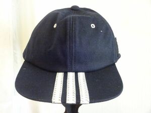 （adidas）アディダス　紺色帽子　メンズ・レディース　サイズ５７cm〜５９cm　キャップ　帽子　3本線