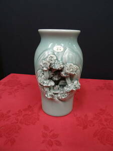 陶器　砥部焼 清月 白磁 山水彫 花瓶 花器 サイズ約口径10cm高さ22cm　花びん　ek-206y2
