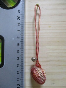 D187　携帯ストラップ 　貝殻に布　手作り　中古　（D8）　