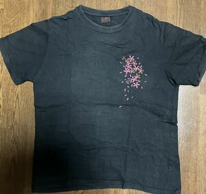 和柄 刺繍 半袖Tシャツ ブラック Lサイズ