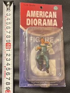 アメリカンジオラマ1/24男性フィギア AmericanDioramaミニカーガレージショールームジオラマミニチュア工具ピットクルーメカニック 整備士