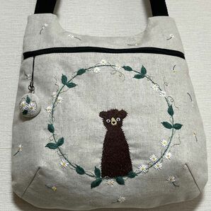 手刺繍のバッグ+くまさん+カモミール+ボタニカル+肩掛けのバッグ