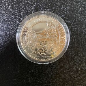 イギリス 銀貨　シルバー　ブリタニア　銀貨　１オンス　エリザベス女王　Britannia イギリス　ロイヤルミント　英国　2005