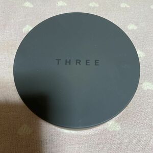 THREE ルースパウダー