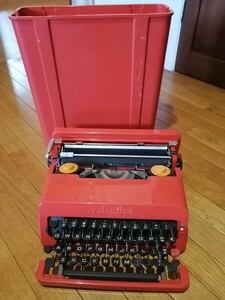 オリベッティ タイプライター Valentine　1968年　イタリア　ETTORE SOTTSASS Jr　赤いバケツ　olivetti　タイプライター　文房具　B39f3　