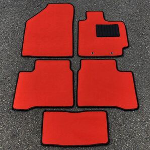 ■送料無料■スズキ スイフト/スポーツ ZC系/ZD系 後期 赤無地 フロアマット カーマット 日本産 新品 レッド(年式:H29年1月~現行)
