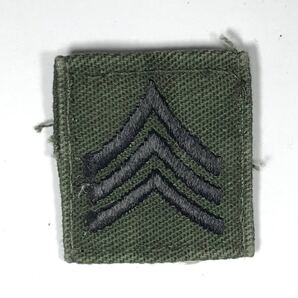 米軍実物 階級章 三等軍曹 ワッペン パッチ ベルクロなし 縫い付け用 Sergeant オリーブU.S.Army アメリカ陸軍 ①