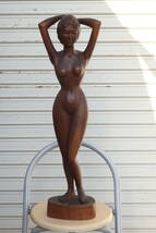 木製 女性像 木彫り/彫刻 高さ約69㎝ 美術品 東洋彫刻/人物像/立像/裸婦像/美人像 インテリア/置物/飾り物 現状品 _画像1