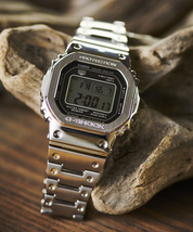 新品 未使用 国内正規 カシオ CASIO フルメタル Ｇ‐SHOCK Bluetooth 搭載 電波ソーラー GMW-B5000D-1JF ３５周年 希少 スペシャル_画像4