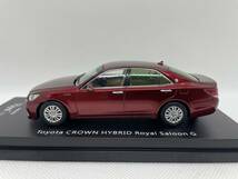 LA-X 1/43 トヨタ クラウン TOYOTA CROWN HYBRID Royal Saloon G SERIES レッド J05-02-105_画像2