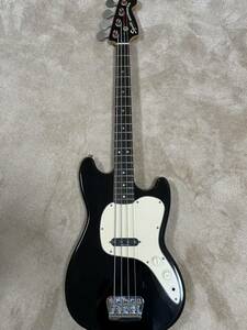 Squier by Fender スクワイヤー エレキベースSquier Sonic? Bronco? Bass Laurel Fingerbo