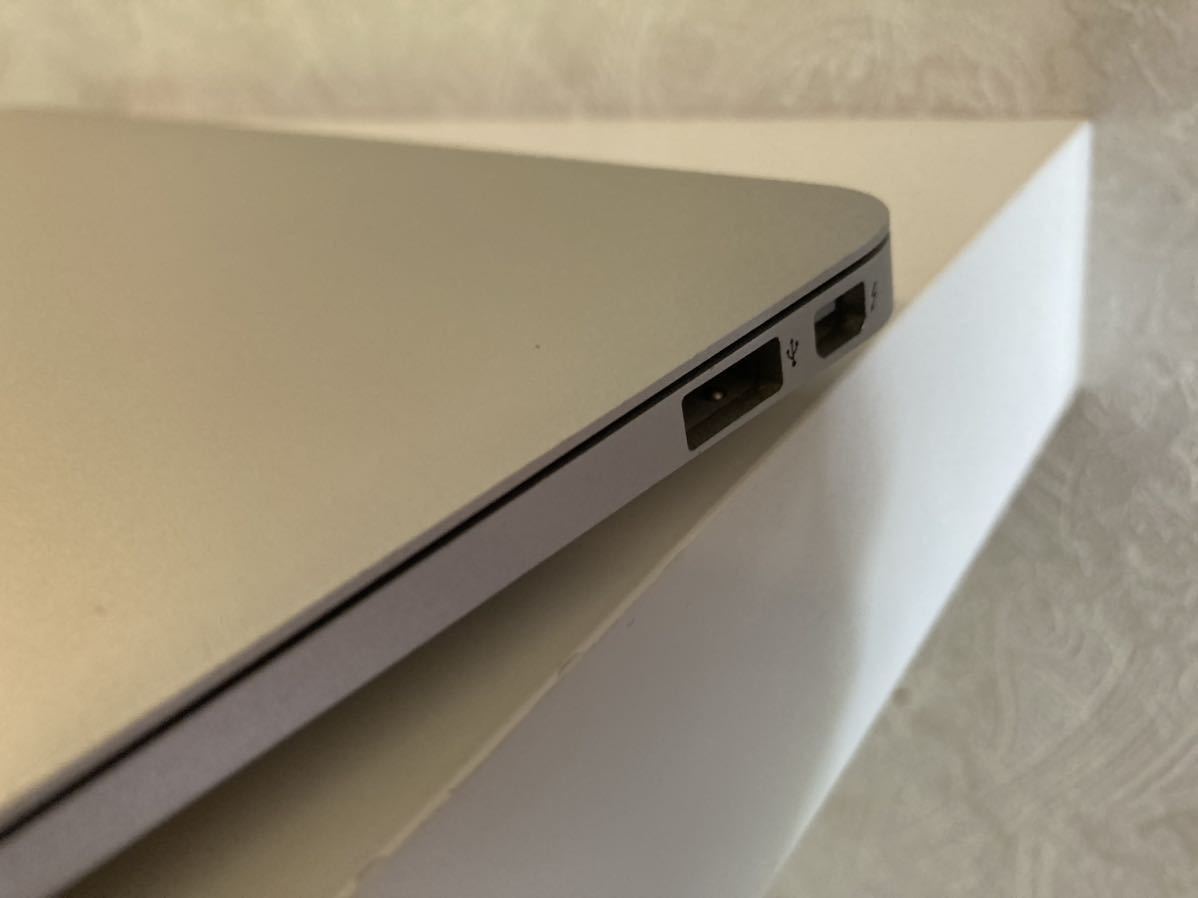 Apple MacBook Air インチMid  1.6GHz Intel Core i5 4GBメモリ