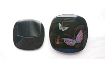 ★美品(新品) 昭和レトロ 伯峰作 手鏡&櫛セット 漆芸蒔絵 コンパクト 蝶 Butterfly 和装飾小物 和雑貨 _画像1