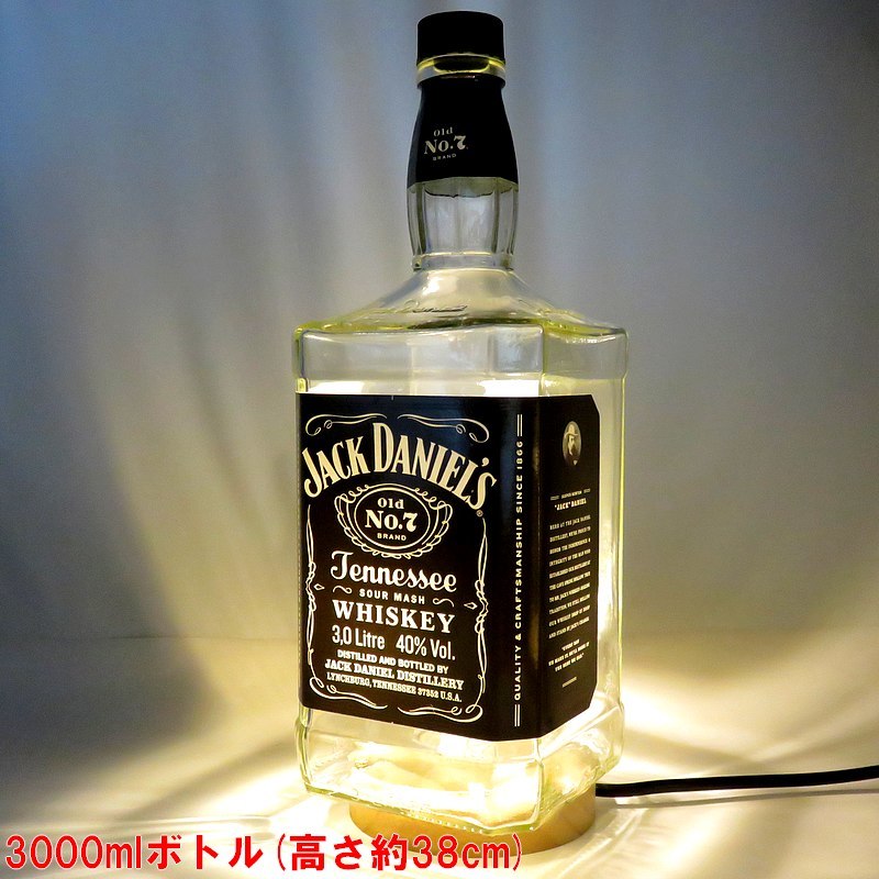 एलईडी बोतल लैंप [जैक डैनियल की 3000 मिलीलीटर बोतल] व्हिस्की बोतल टेबल स्टैंड लकड़ी का आधार हस्तनिर्मित आंतरिक आउटलेट प्रकार, रोशनी, टेबल लैंप, टेबल स्टैंड