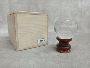 水晶玉 丸玉 台座 クリスタル 材質不明 木箱 直径約60mm