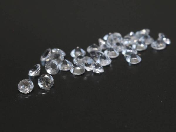 キレイなホワイトトパーズ 3mmラウンド 30個3.84ct