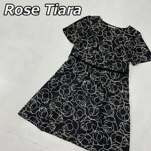 【Rose Tiara】ローズティアラ バラ柄 総柄 クルーネック 半袖 ひざ丈スカート ワンピース 脇下ファスナー 黒 ブラック 51011-402