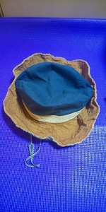 【雑貨】 帽子 バケットハット サイズ57.5㎝ ブラウン×オフホワイト×ネイビー コンパクトになります