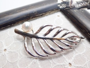 L366　シルバー ヴィンテージ ブローチ　リーフデザイン　真珠飾り　パール　7mm　K18　SILVER　アクセサリー　Vintage brooch