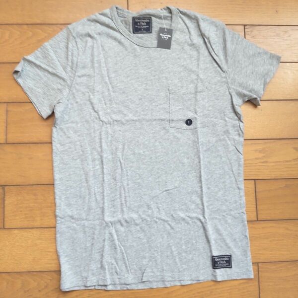 〈新品・タグ付き・未使用〉アバクロンビー&フィッチ ポケット付き Tシャツ メンズS
