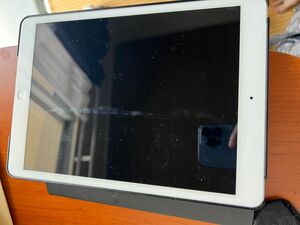 iPad第7世代64GB 殆ど未使用、フィルム貼ってあります。ソフトバンクで購入。