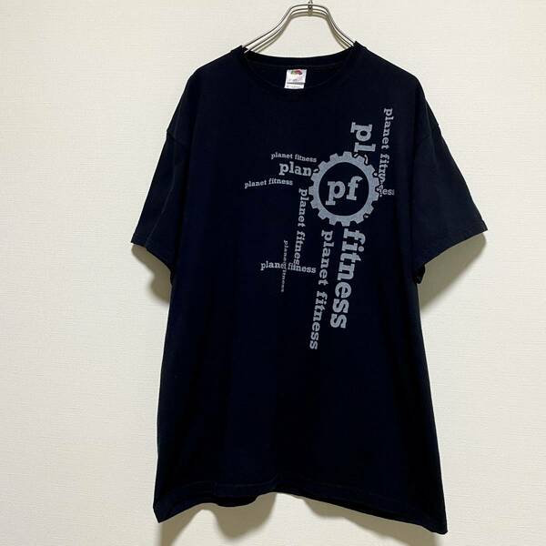 アメリカ古着　プラネットフィットネス　企業ロゴ　半袖　Tシャツ　トレーニングジム　XLサイズ　ビッグサイズ　【J1032】