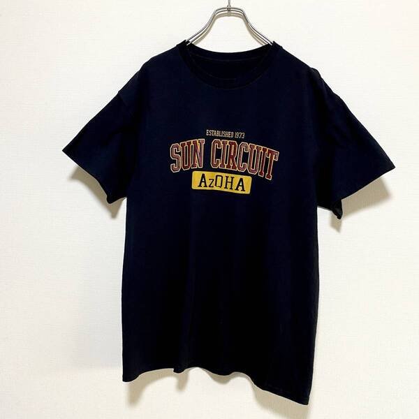 アメリカ古着 SUN CIRCUIT 半袖 Tシャツ 文字 プリント ロゴ ブラック 【J1052】