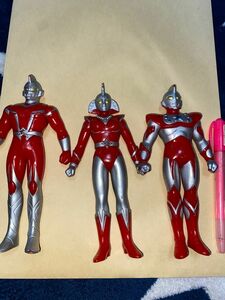 25 旧版　ウルトラマン ソフビ　チャック＆ベス＆スコット