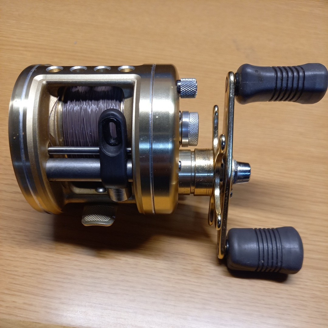 SHIMANO シマノ CALCUTTA カルカッタ 201XT RH381 左ハンドル ベイト