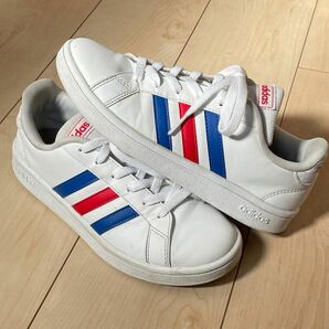 adidas／アディダス《23センチ》シューズ