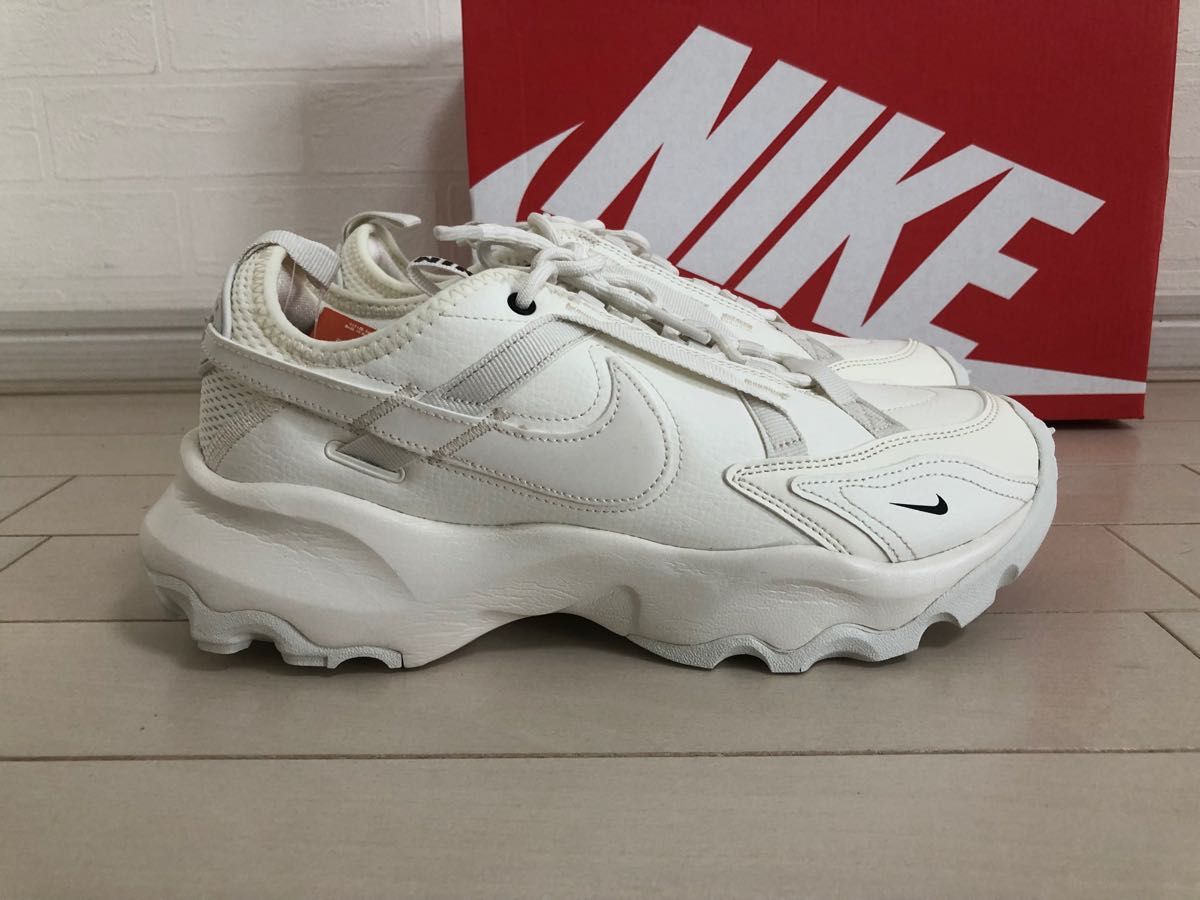 NIKE ナイキ TC7900 DD9682-100 23cm 新品タグ付き｜Yahoo!フリマ（旧