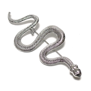 ラペルピン★ブローチ　スネーク　蛇　ヘビ　爬虫類　ライト・シルバー　pin-1228
