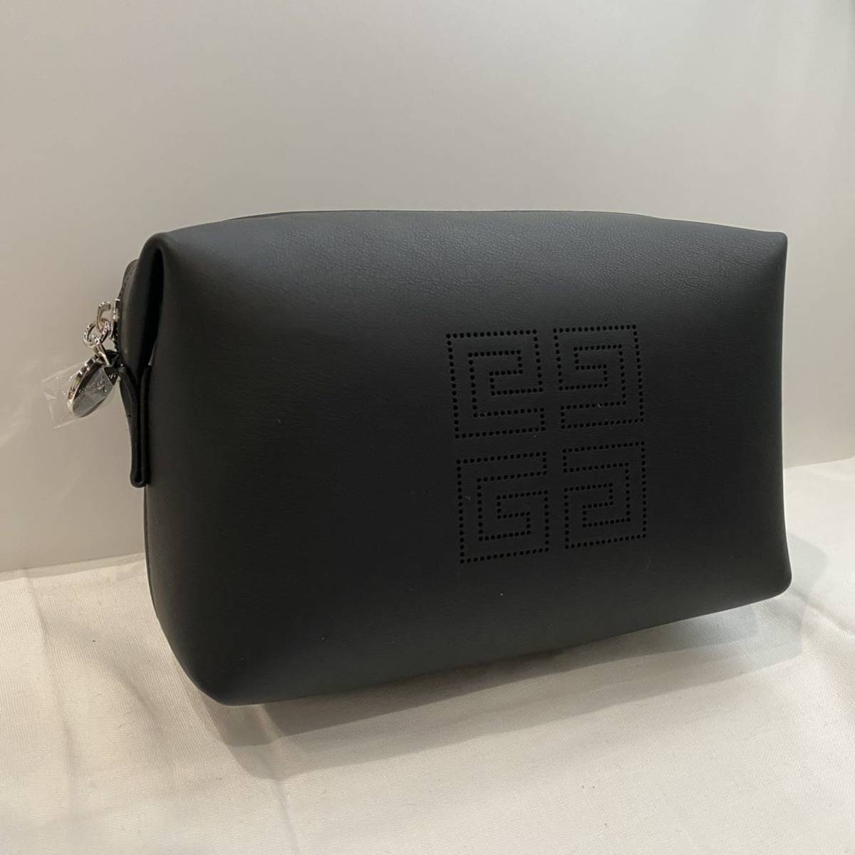 ヤフオク! -「givenchy(ジバンシィ)☆ ポーチ」の落札相場・落札価格