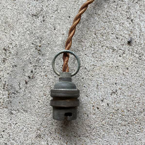 送料無料！R1. 1920年代 フランス アンティーク リング 真鍮 飴色 ソケット ランプ L*/吊り下げ 英国 北欧 カフェ 店舗 アトリエの画像4