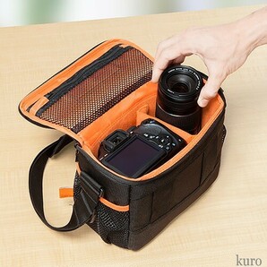 軽量 コンパクト カメラバッグパック 可動仕切り ブラック&オレンジ ダブルレンズキットにもぴったり カメラキャリー お洒落洗練