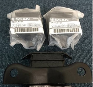 【日産純正新品】NISSAN 未使用品 ★超希少品★ サニートラック エンジンマウント 1台分3個セット B122 サニトラ 1989/10-1994/3