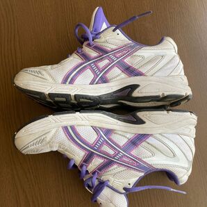 ランニングシューズ　asics 24.5㌢