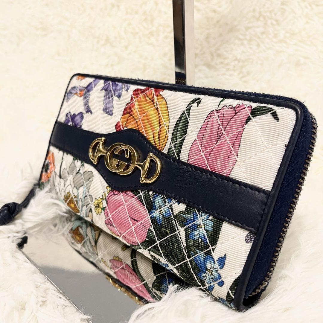売れ筋がひ新作! グッチ 2つ折り財布美品 ズゥミ/フローラ 折り財布