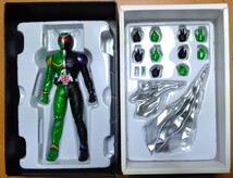 ○中古品○S.H.フィギュアーツ(真骨彫製法) 仮面ライダーW サイクロンジョーカー＋ハードボイルダー_画像2