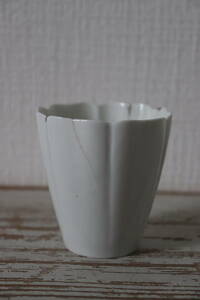 Kakiemon White Sweed Curate Cup Edo Период.