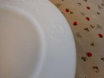 C7　ＷＥＤＧＷＯＯＤ『ウェッジウッド★ＮＡＴＵＲＥ　植物のレリーフ模様の真っ白な大皿～直径２７ｃｍ　英国製』～箱付き レンジOK!　_画像4