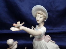 7095[TS]◆LLADRO/リヤドロ◆フィギュリン No.6106 『春を告げる小鳥たち』 陶器の置物/公園 噴水 女性_画像5