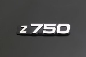 N81-1206　サイドカバーエンブレム「Z750」